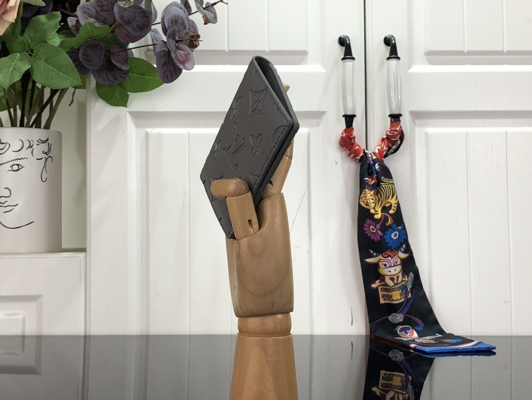 LV POCKET ORGANIZER M81382