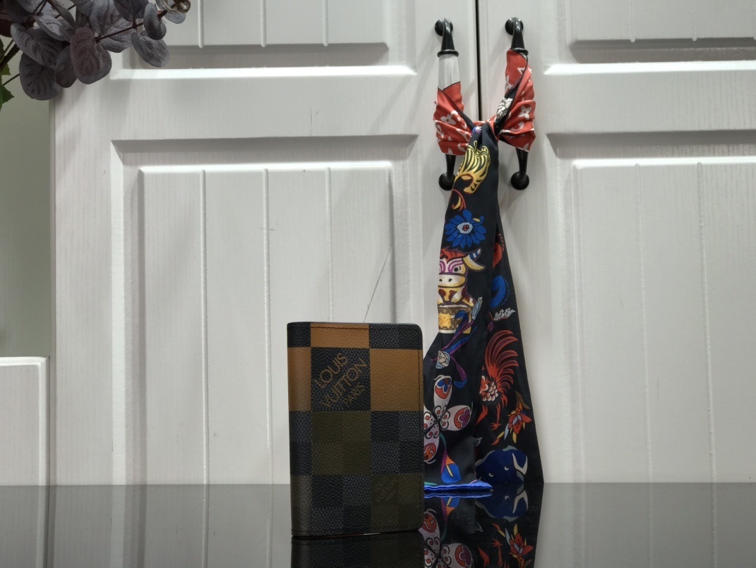 LV POCKET ORGANIZER N40422