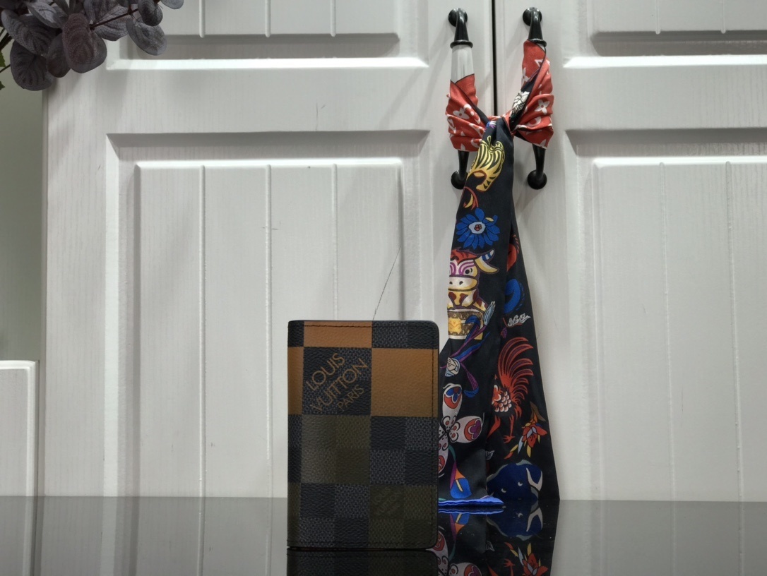 LV POCKET ORGANIZER N40422