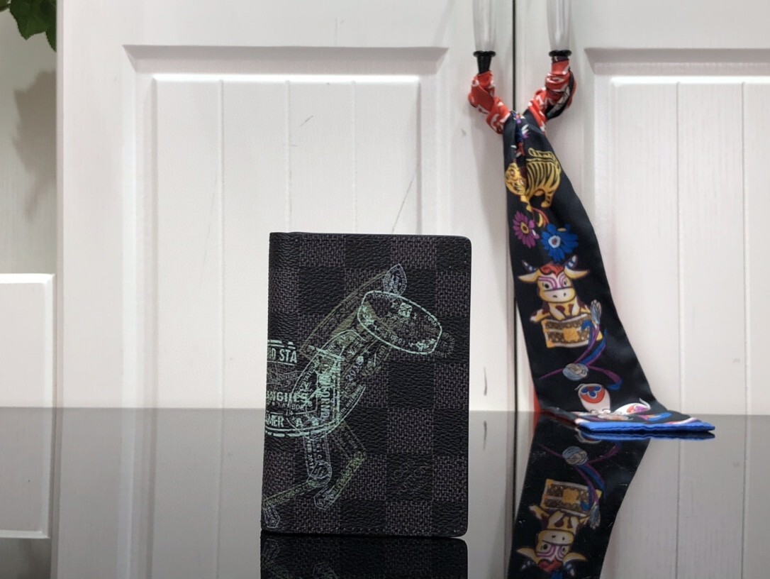 LV POCKET ORGANIZER N64602 