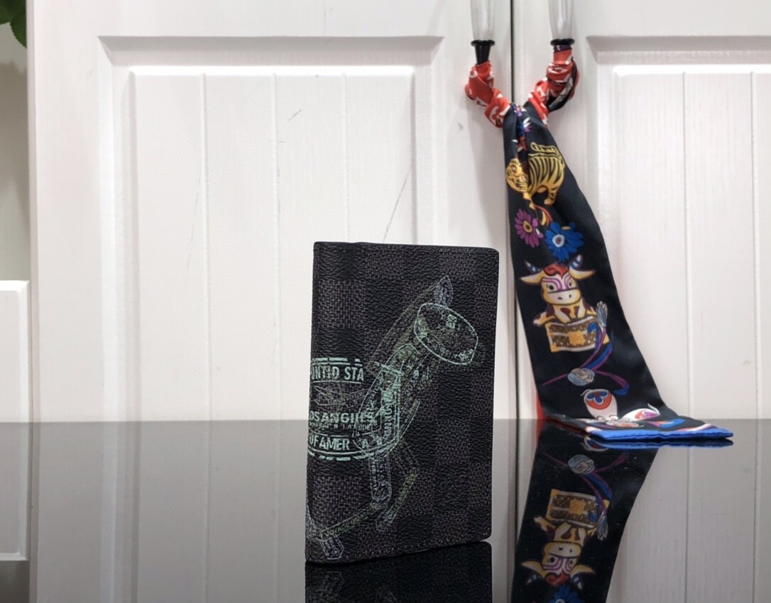 LV POCKET ORGANIZER N64602 