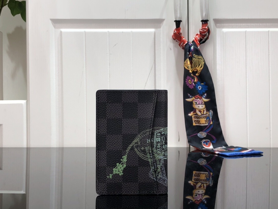 LV POCKET ORGANIZER N64602 