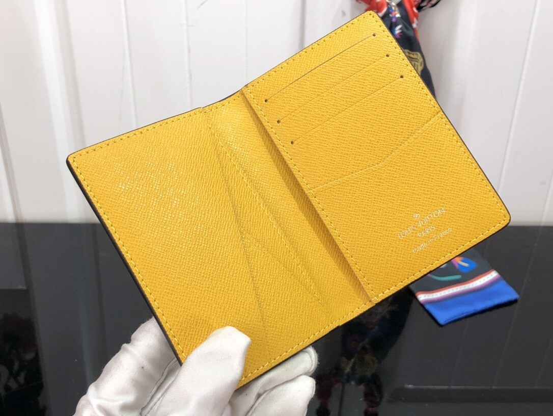 LV POCKET ORGANIZER N64602 