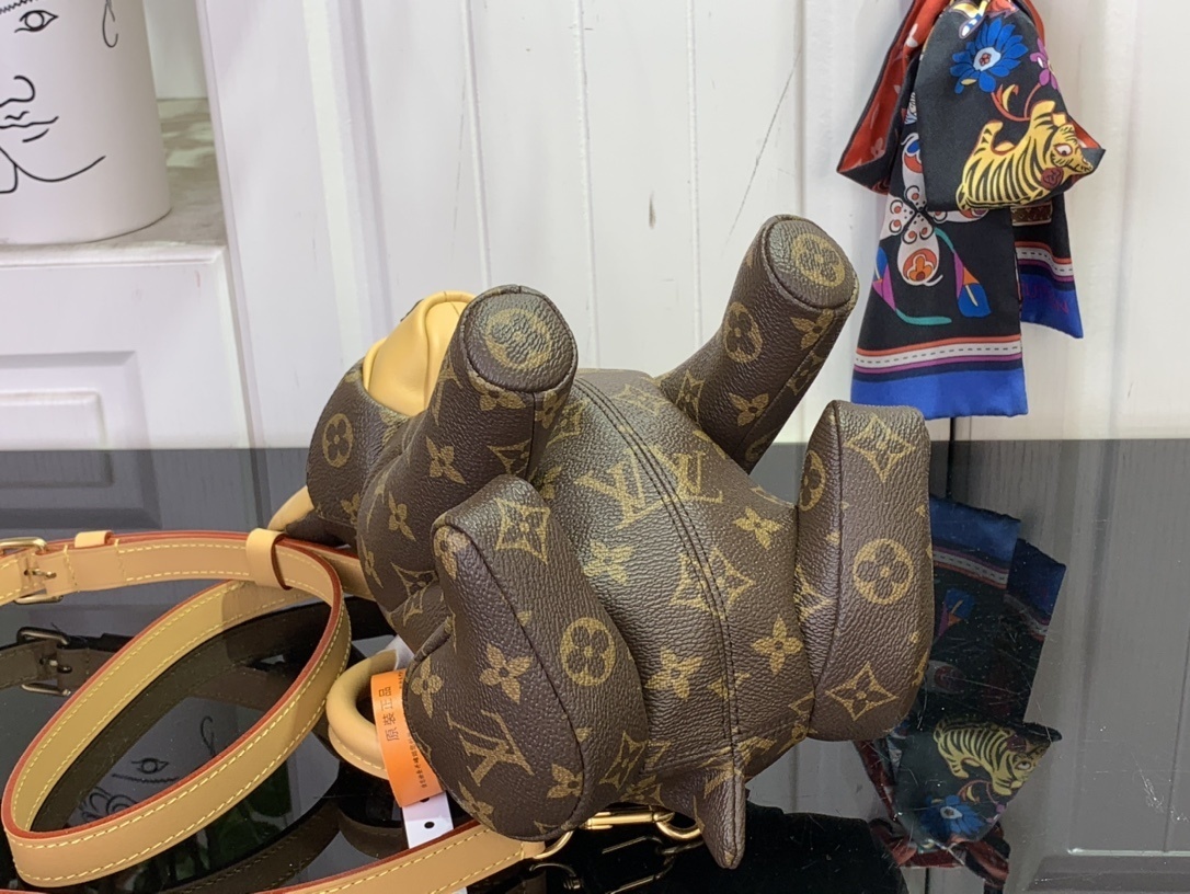 LV POOCH BAG M12617 