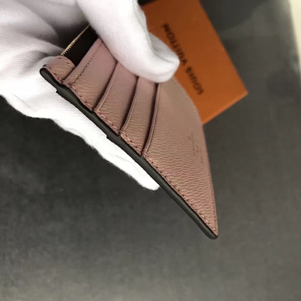 LV PORTE-CARTE ZIPPE M66531