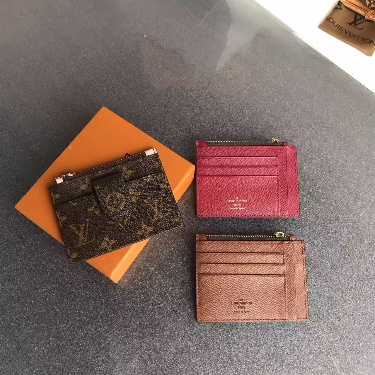 LV PORTE-CARTE ZIPPE M66531