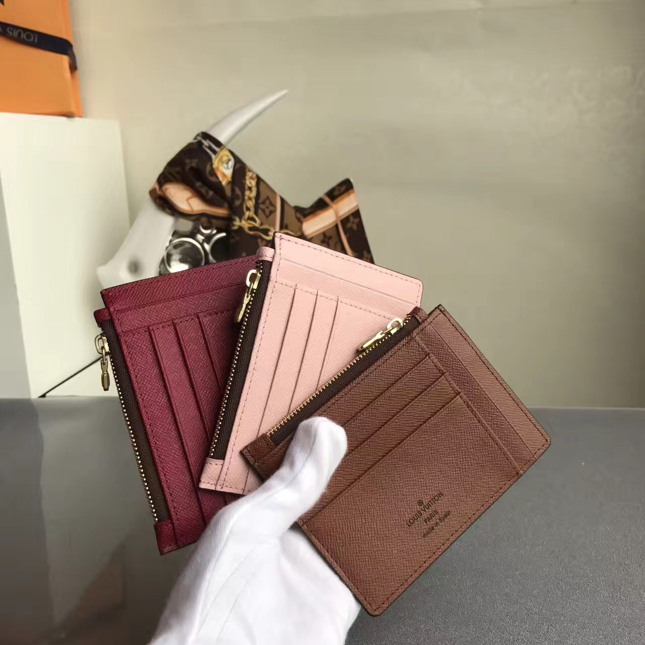 LV PORTE-CARTE ZIPPE M66531