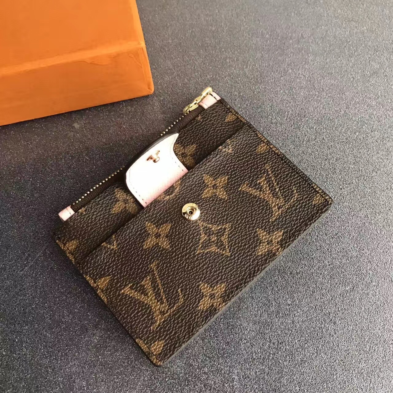 LV PORTE-CARTE ZIPPE M66531