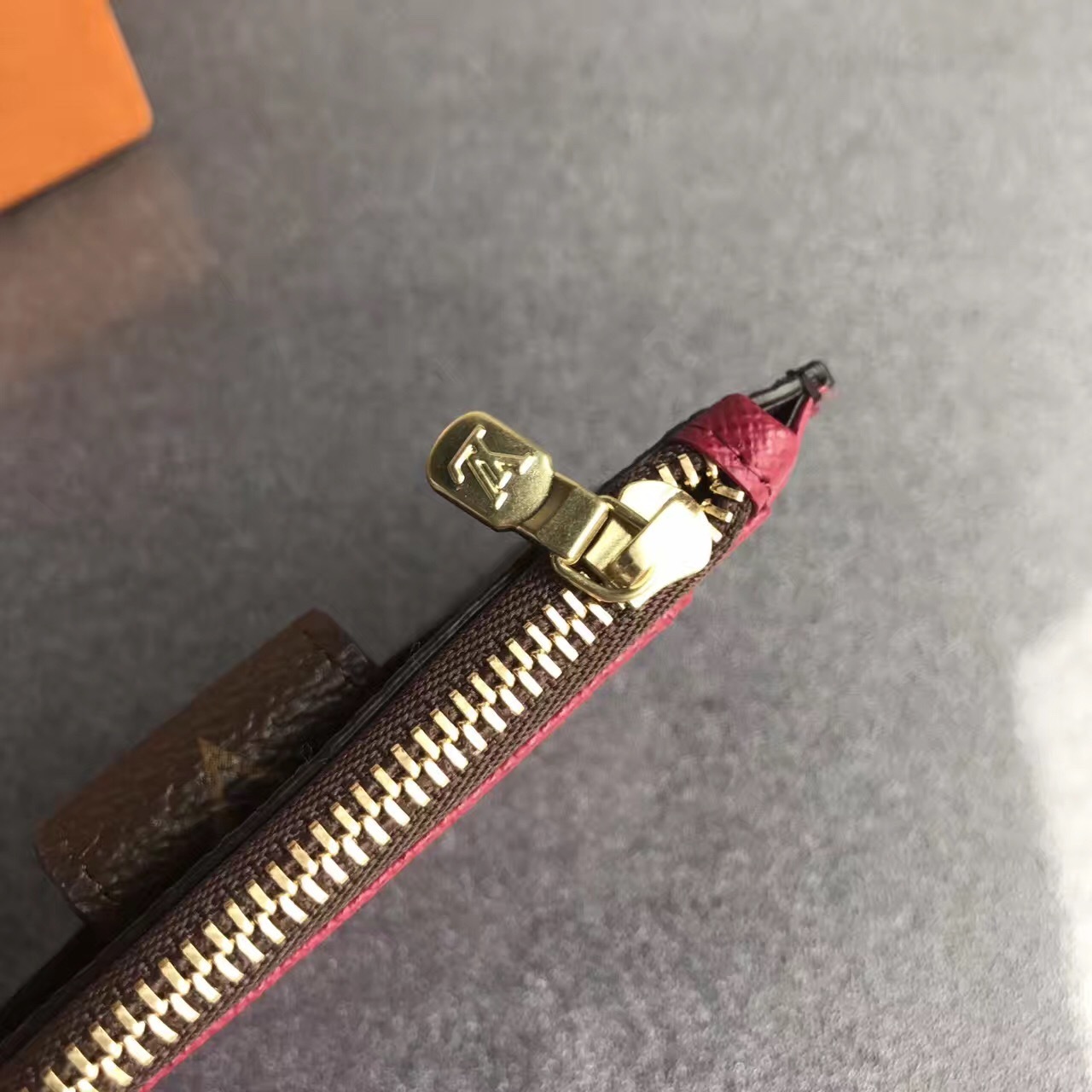 LV PORTE-CARTE ZIPPE M66531