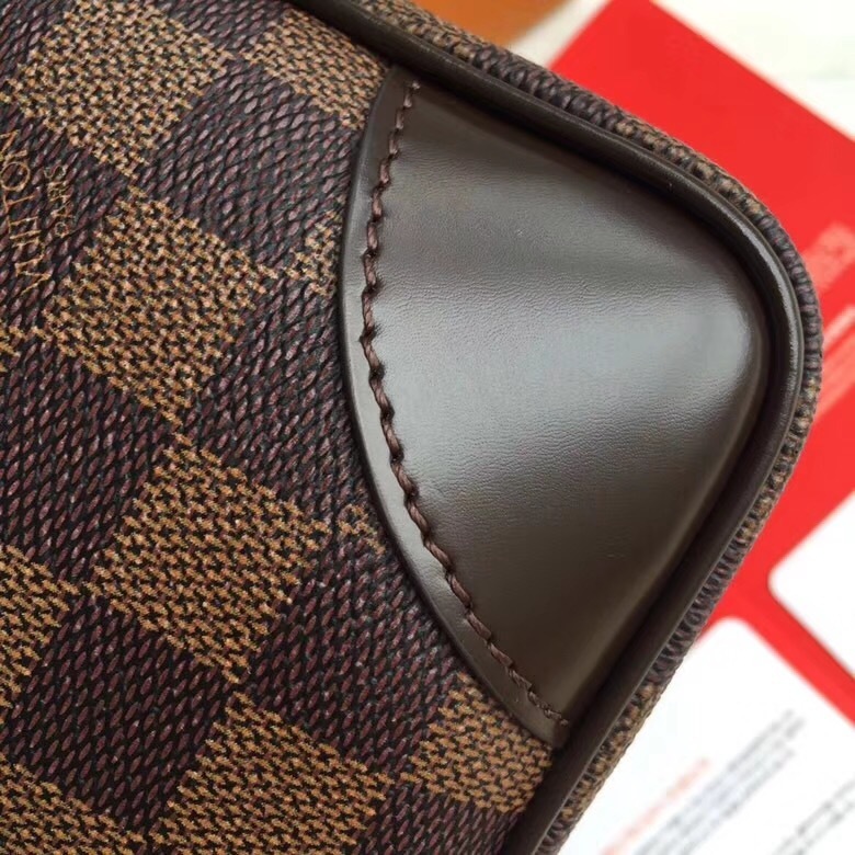 LV PORTE-DOCUMENTS VOYAGE N41125