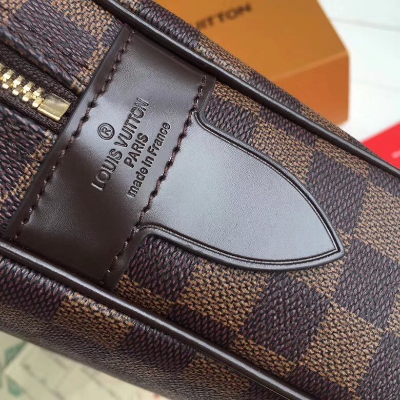 LV PORTE-DOCUMENTS VOYAGE N41125