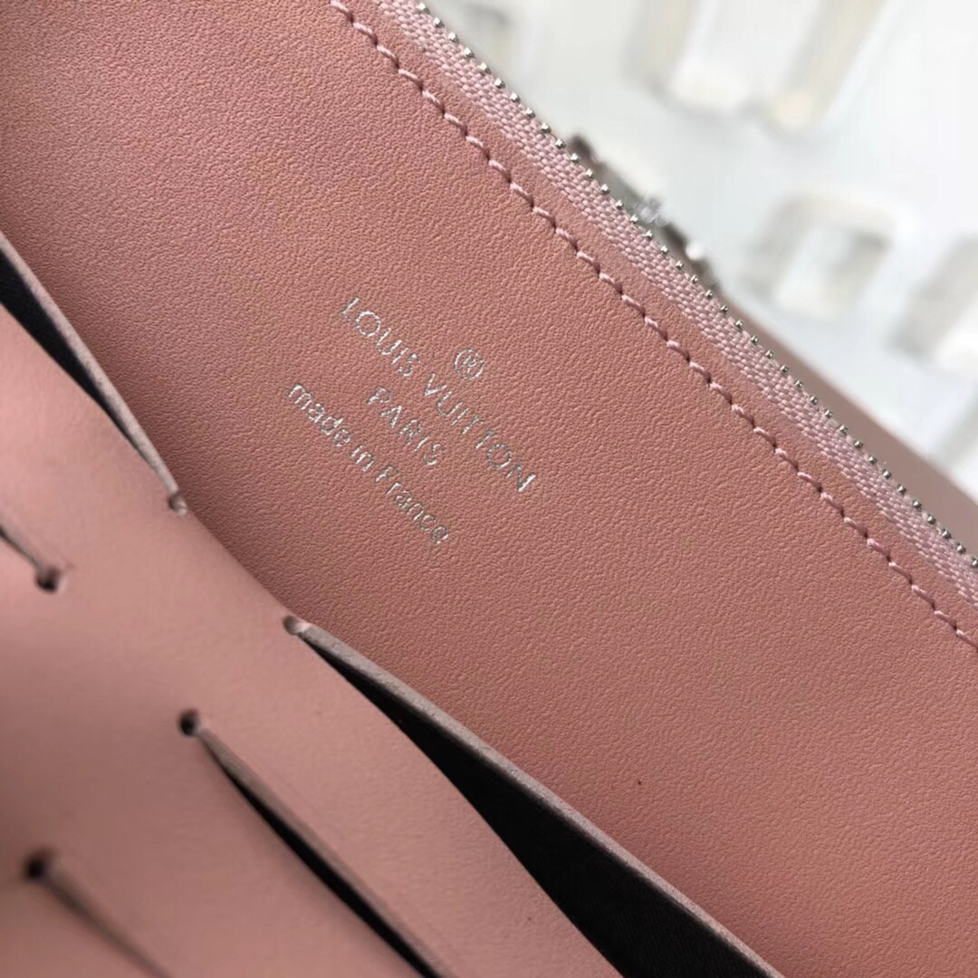 LV PORTEFEUILLE CAPUCINES M62556