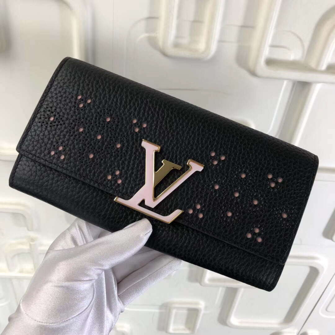 LV PORTEFEUILLE CAPUCINES M62556