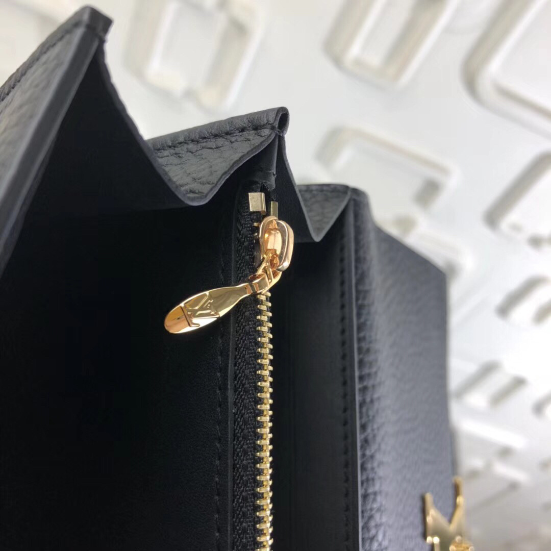 LV PORTEFEUILLE CAPUCINES M62556