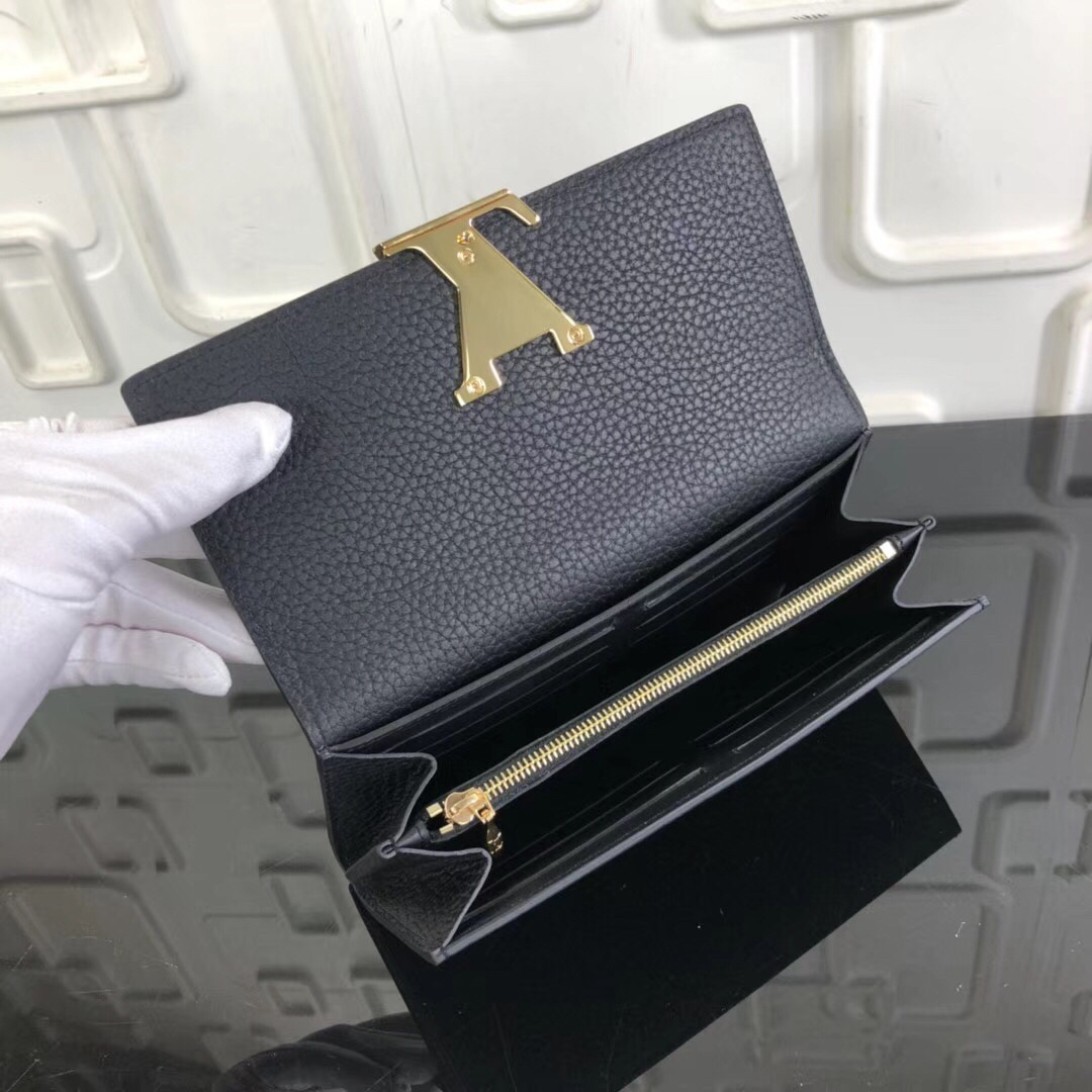 LV PORTEFEUILLE CAPUCINES M62556