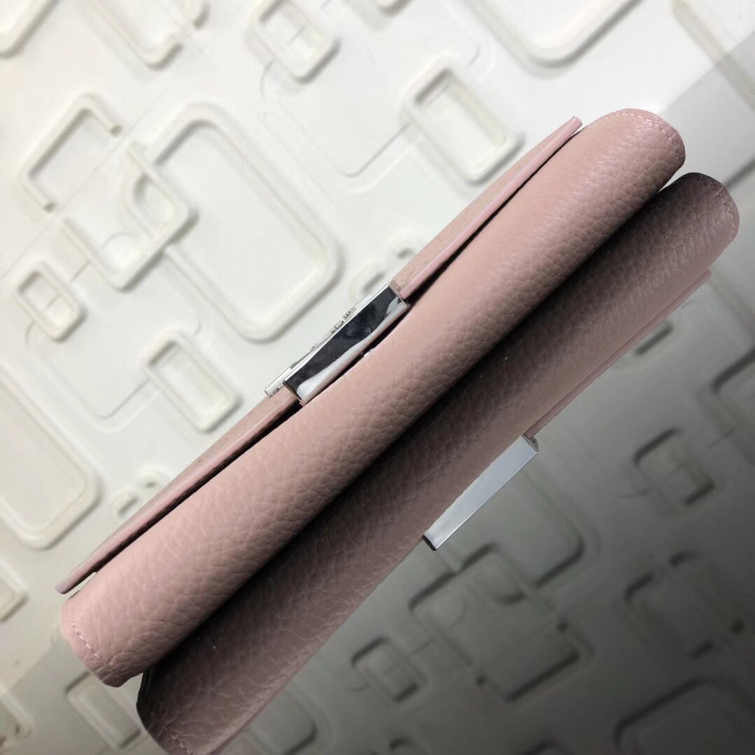 LV PORTEFEUILLE CAPUCINES M62556