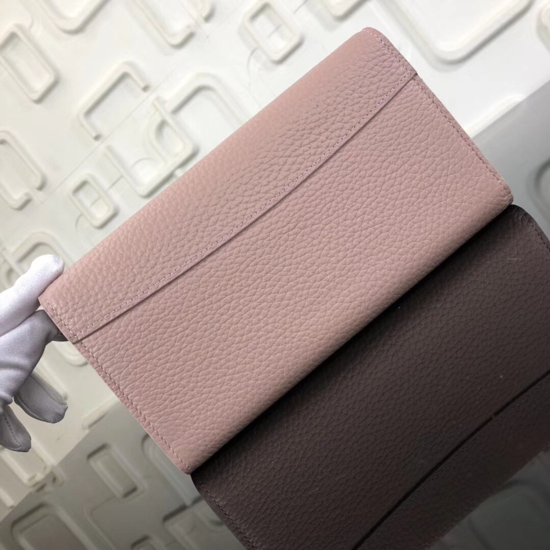 LV PORTEFEUILLE CAPUCINES M62556