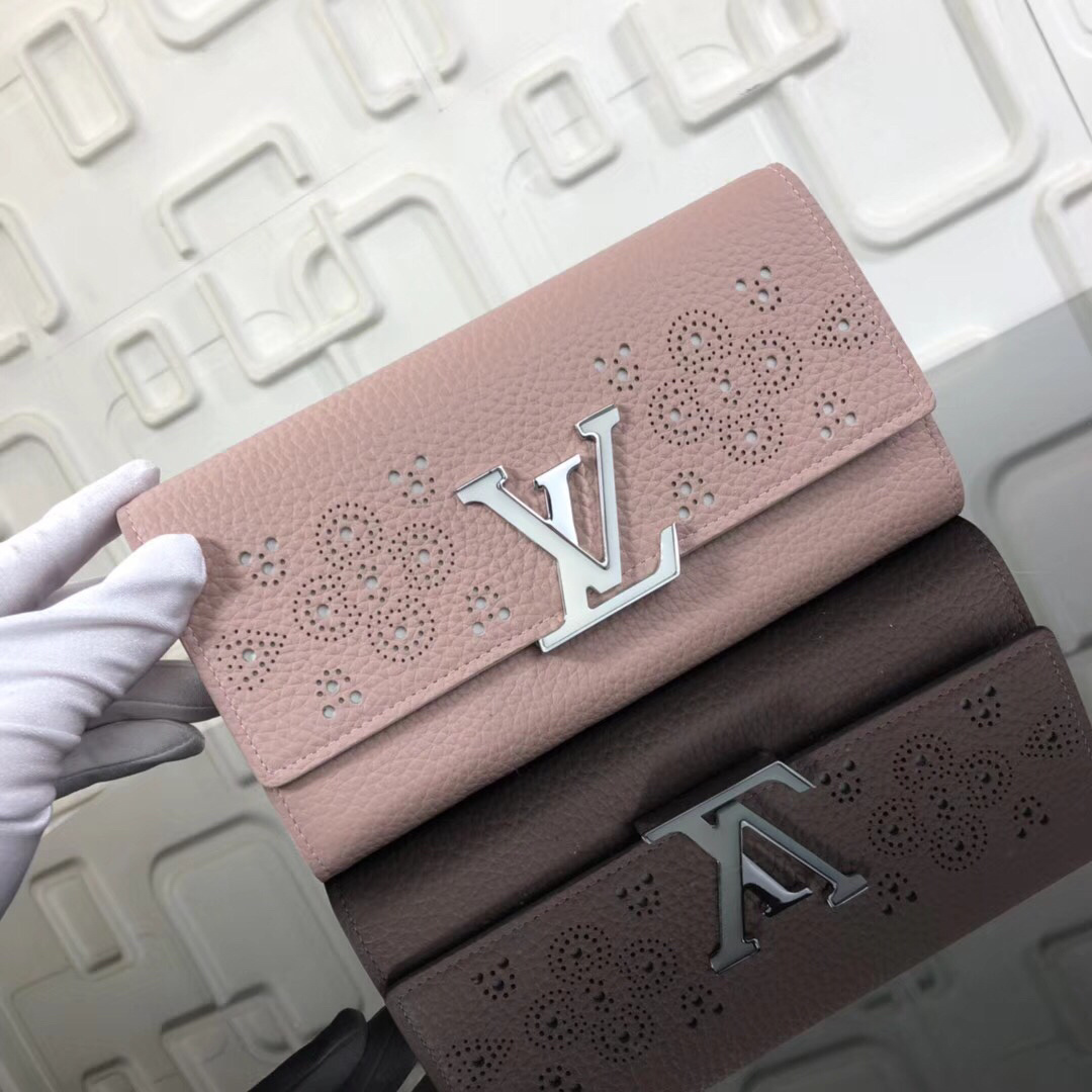 LV PORTEFEUILLE CAPUCINES M62556