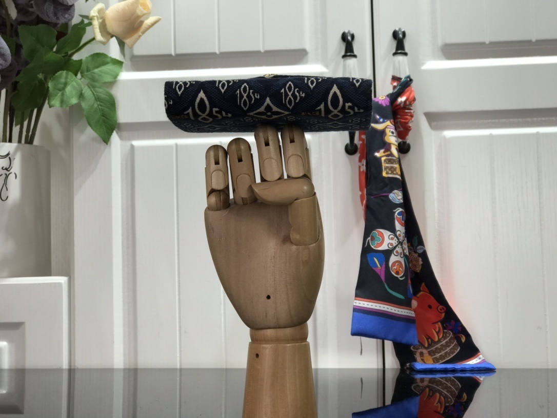 LV PORTEFEUILLE VICTORINE SINCE 1854 M80211 