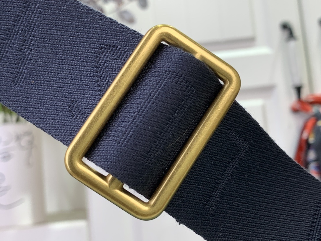 LV Push bumbag M25783