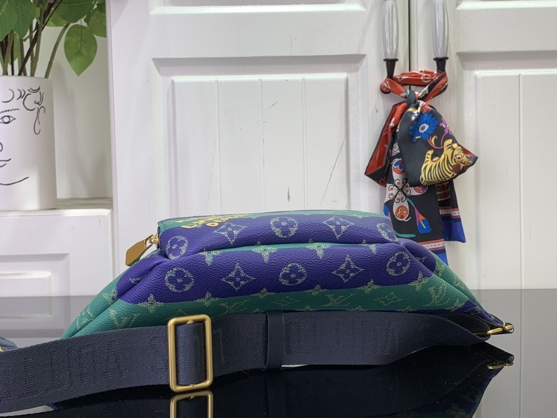 LV Push bumbag M25783