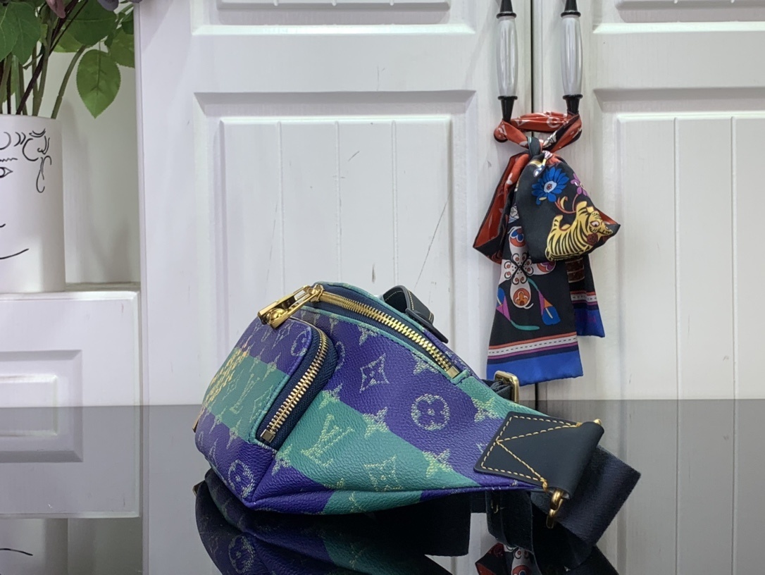 LV Push bumbag M25783