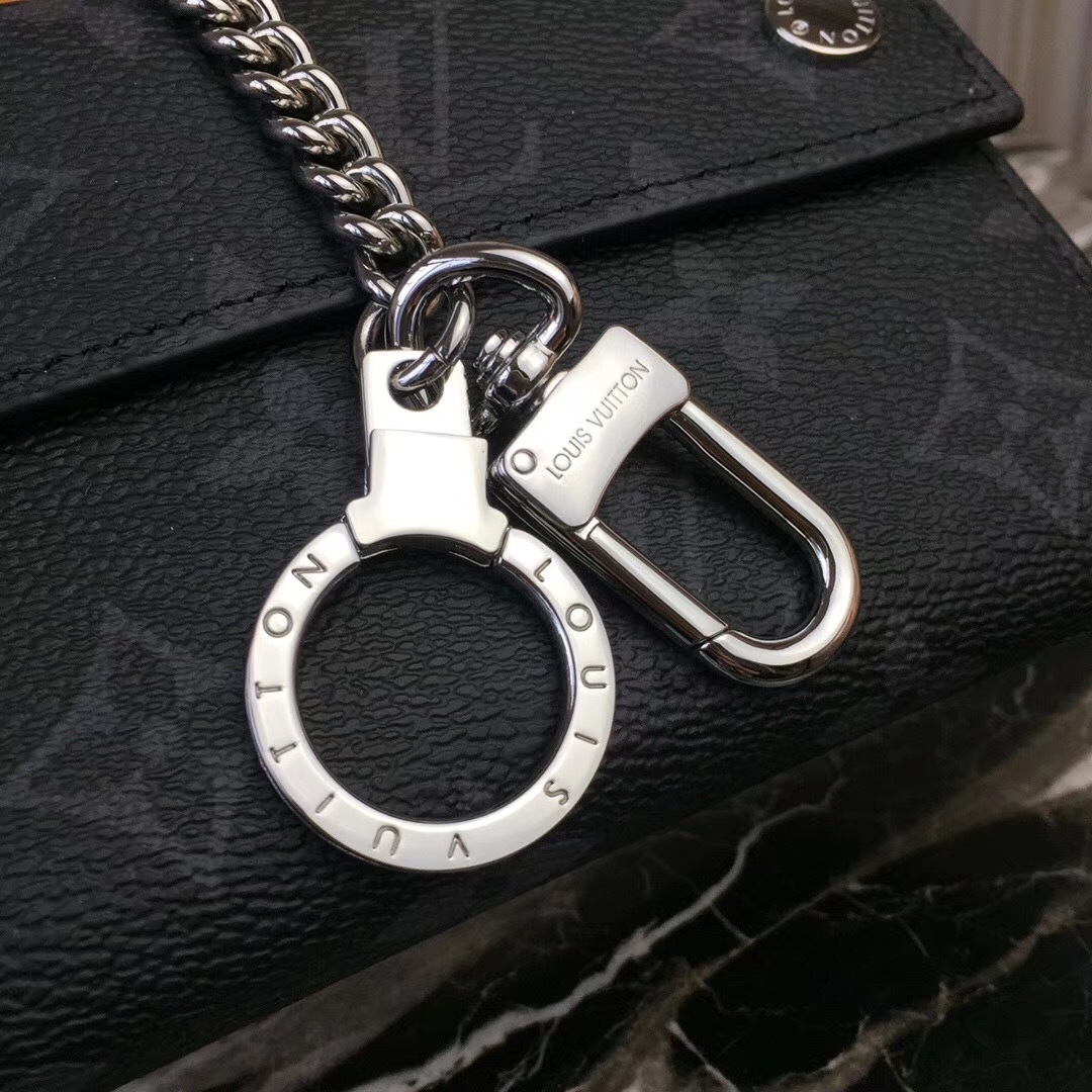 LV RIVETS CHAIN M63510