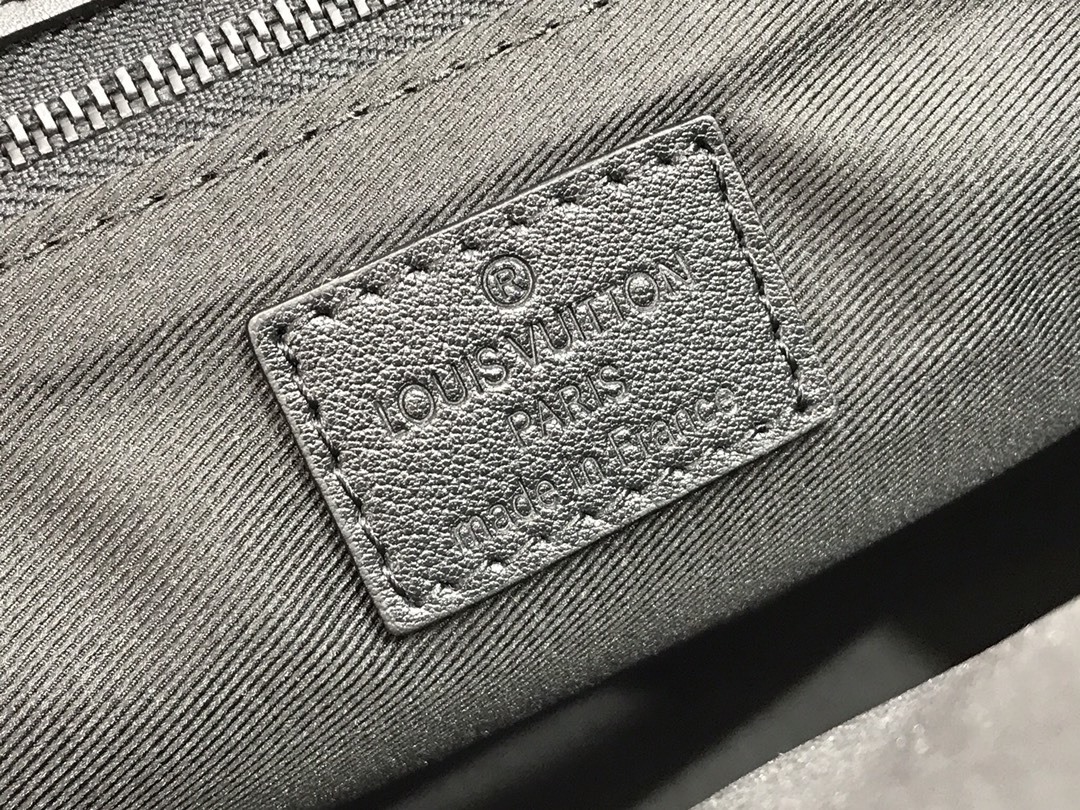 LV ROBUSTO BRIEFCASE M30591