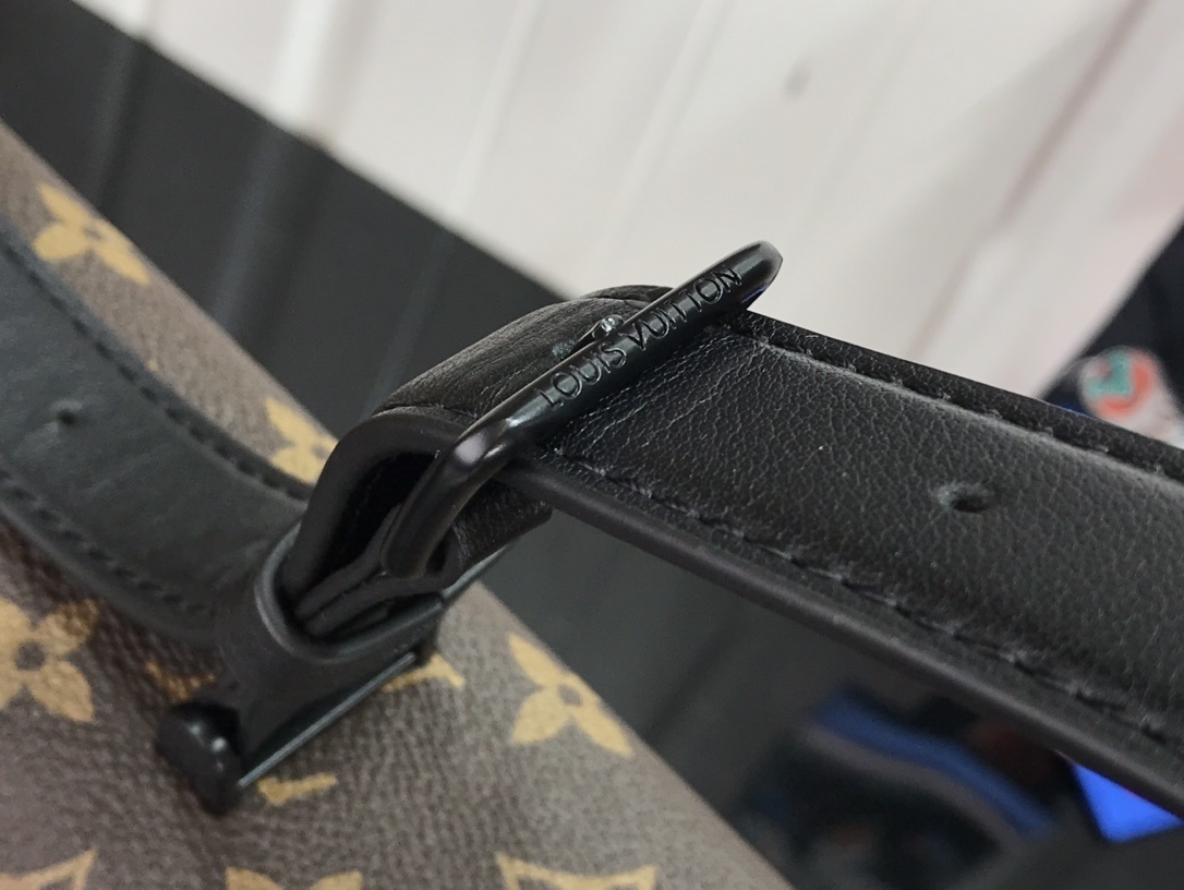 LV ROBUSTO BRIEFCASE M30591