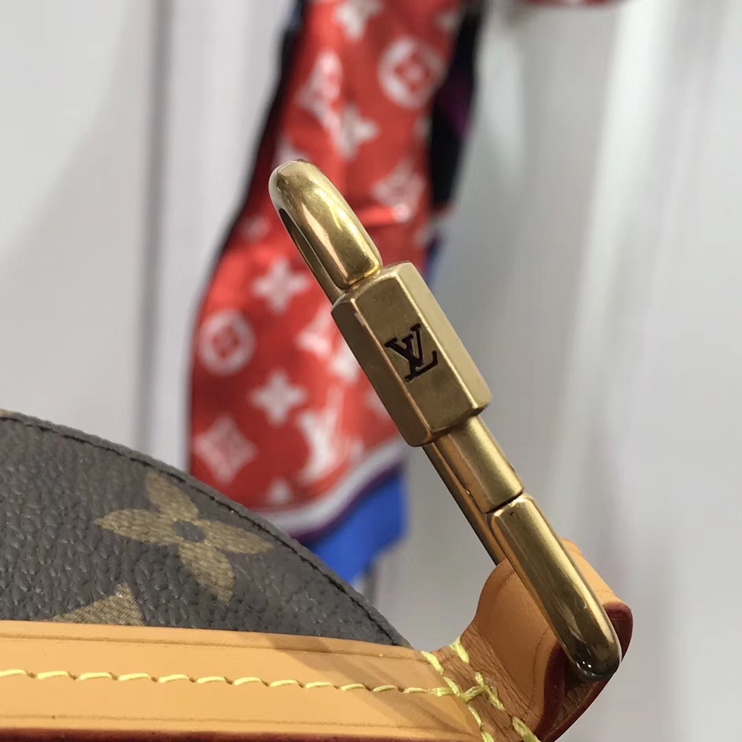 LV ROUND CASE M68524