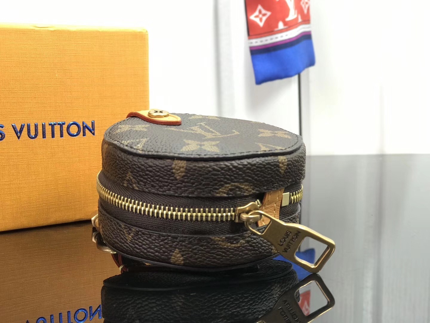 LV ROUND CASE M68524