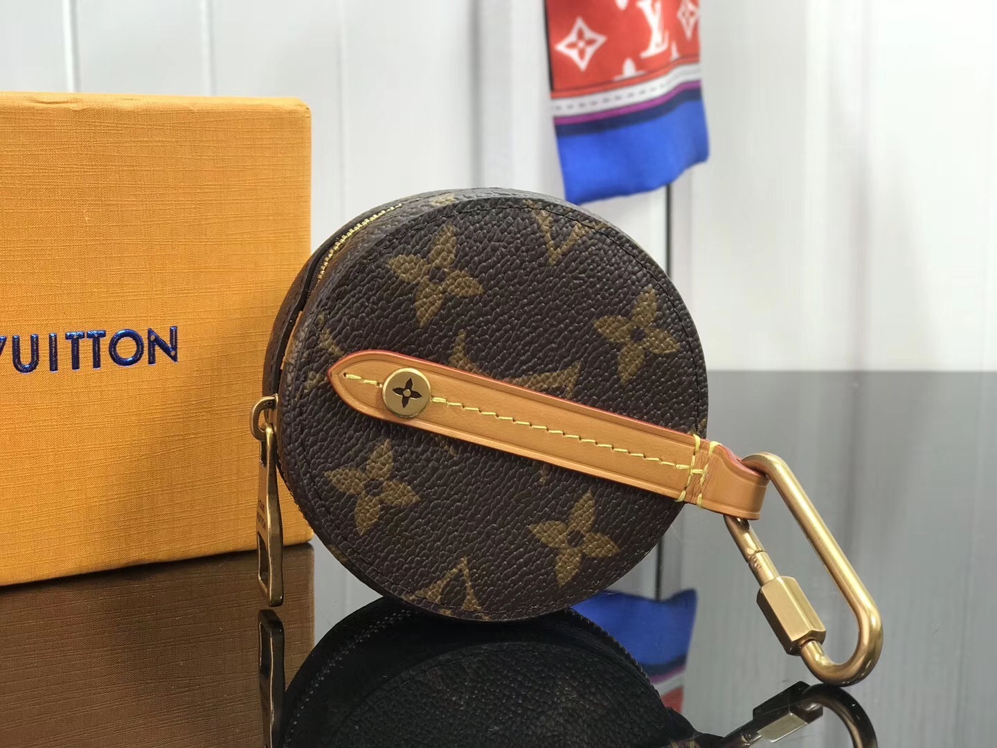 LV ROUND CASE M68524