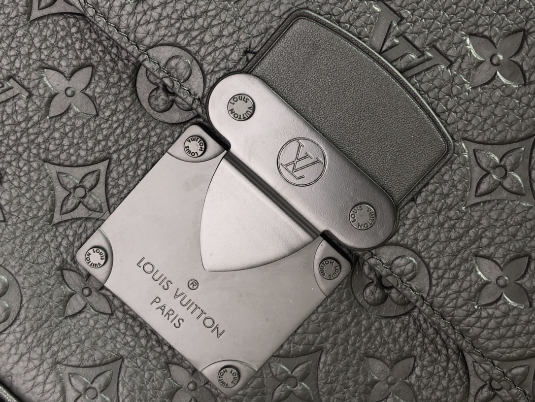 LV S LOCK 4A POUCH M80582