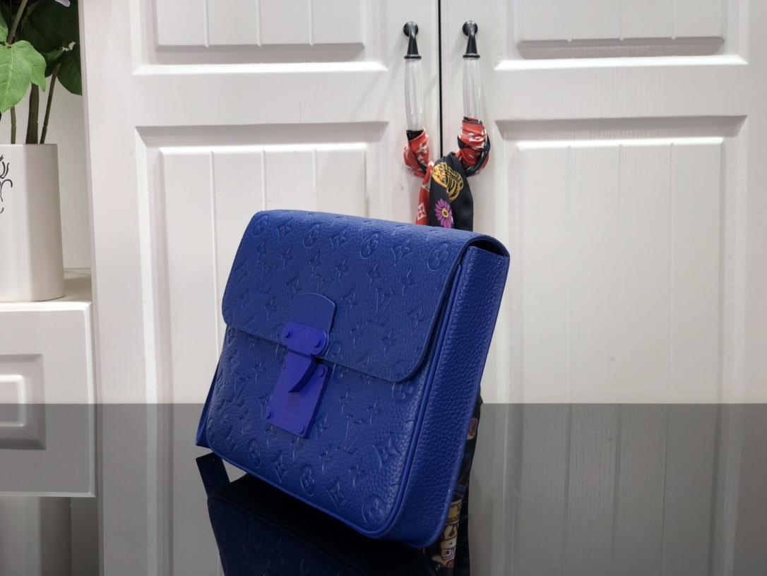 LV S LOCK 4A POUCH M80582