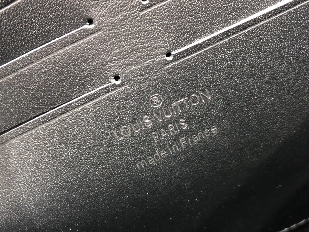 LV S LOCK 4A POUCH M80582