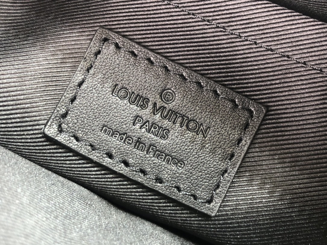 LV S LOCK MESSENGER M45806