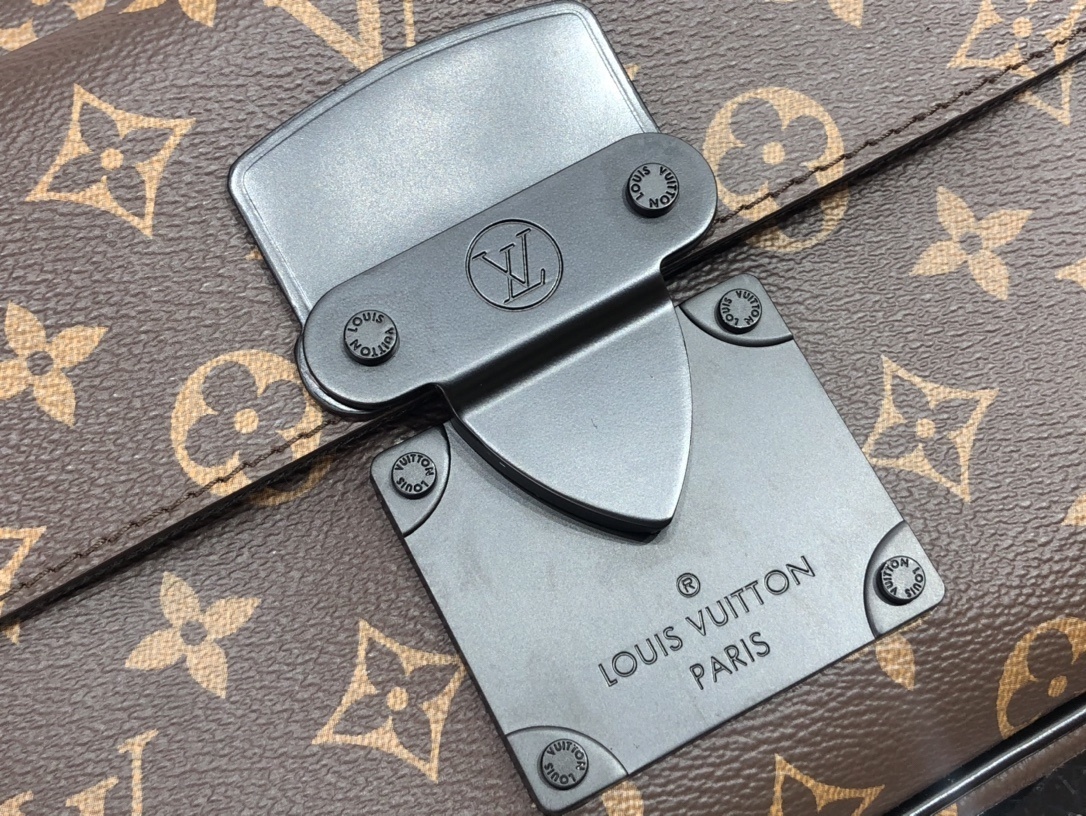 LV S LOCK MESSENGER M45806