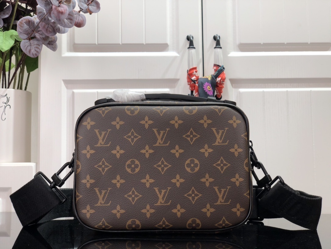 LV S LOCK MESSENGER M45806