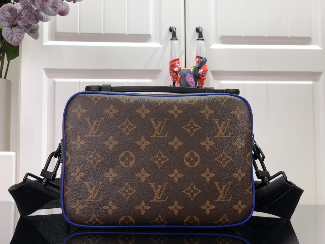 LV S LOCK MESSENGER M45806
