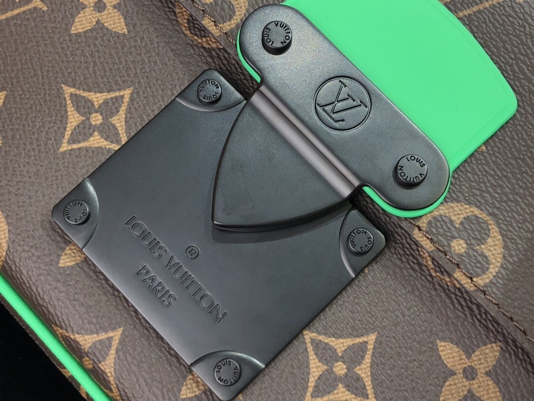 LV S LOCK MESSENGER M46246 