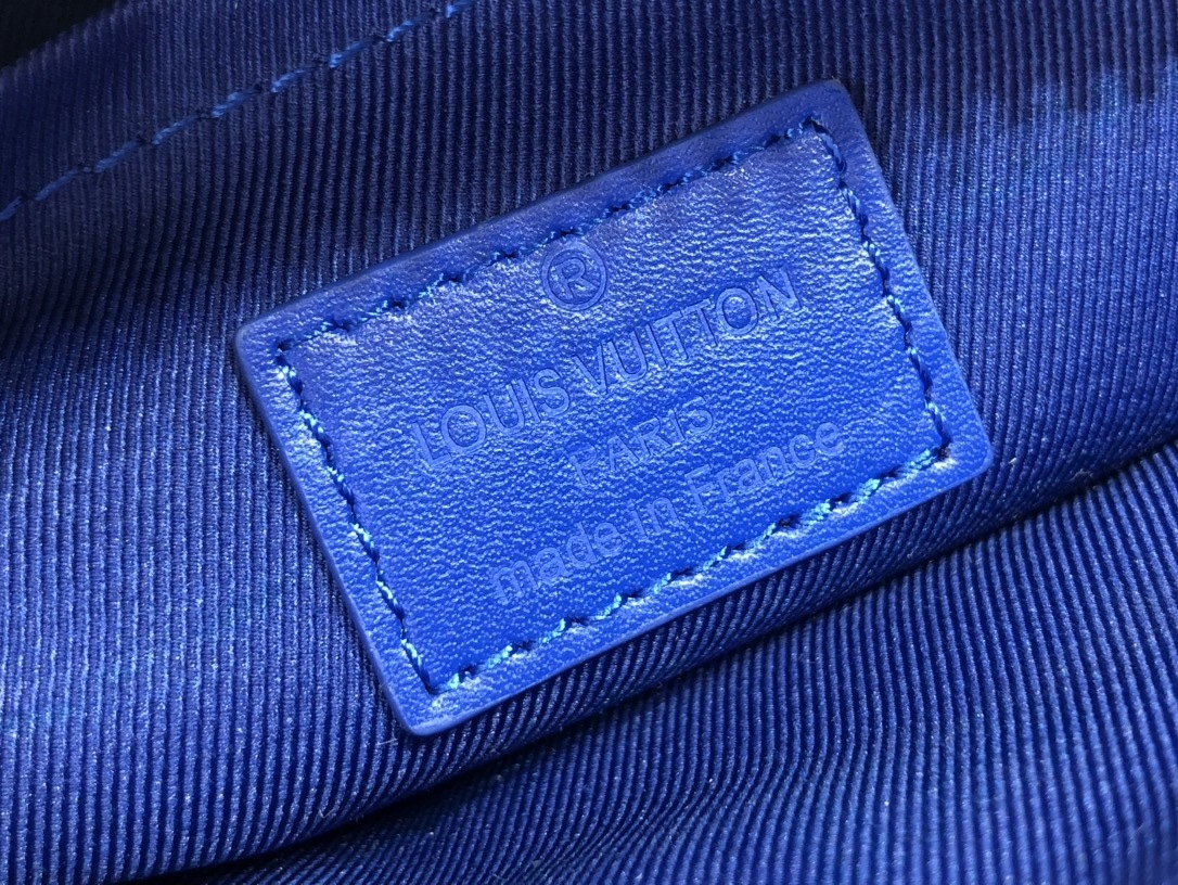 LV S LOCK MESSENGER M58489 