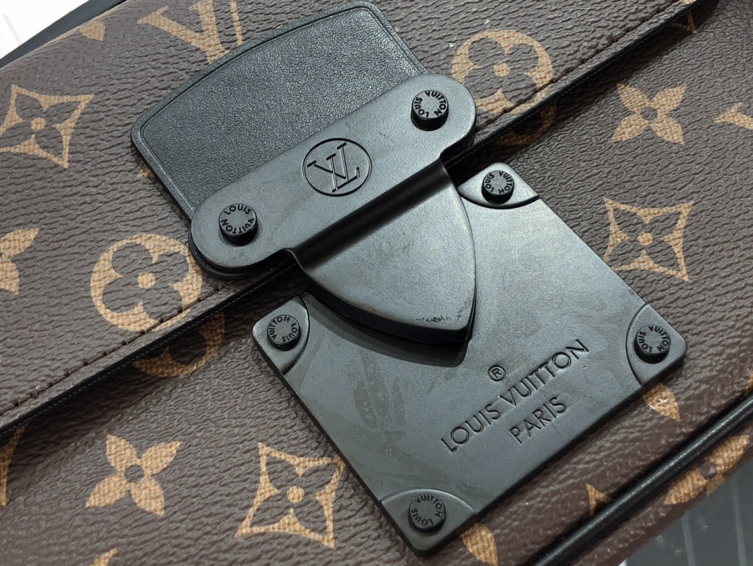 LV S LOCK SLING BAG M45807 