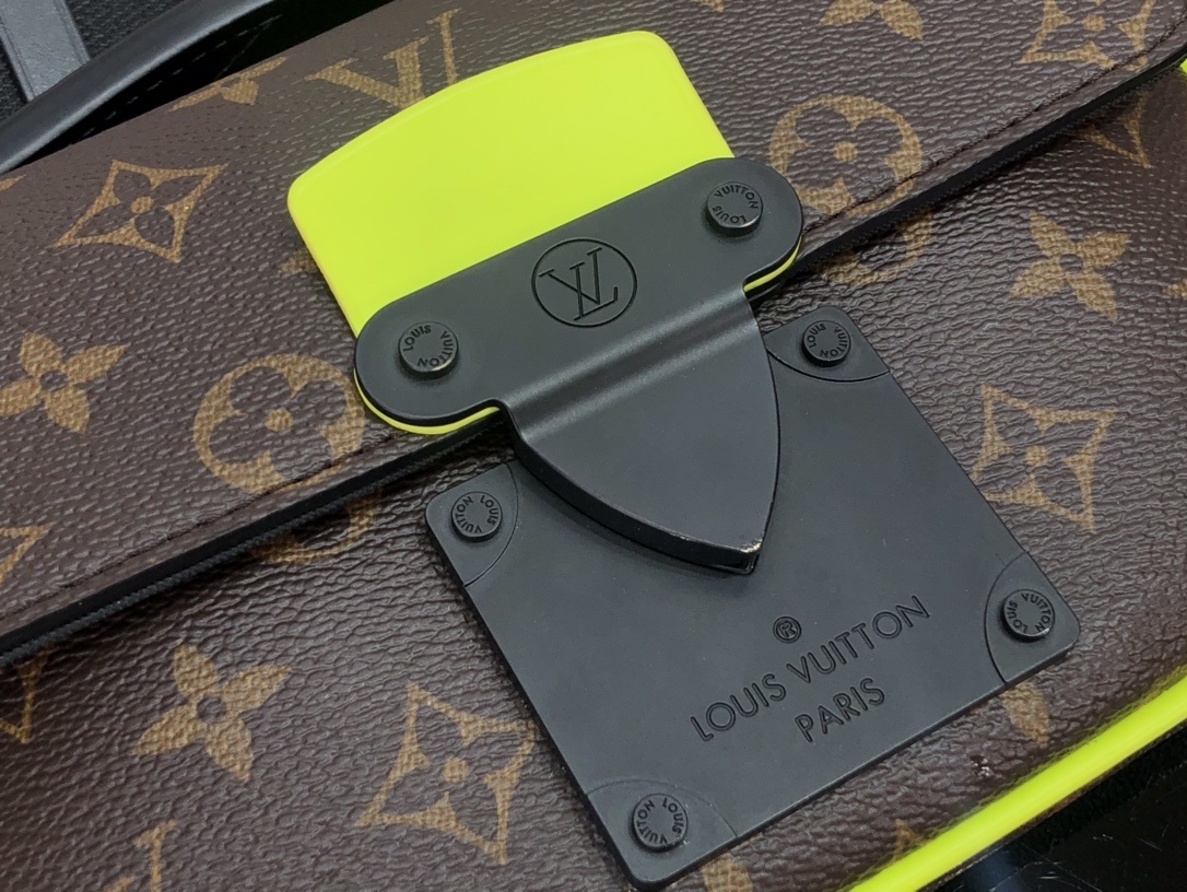 LV S LOCK SLING BAG M45807 