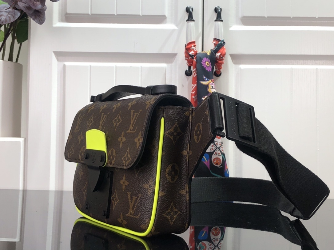 LV S LOCK SLING BAG M45807 