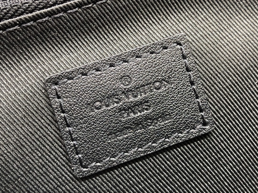 LV S LOCK SLING BAG M45807 