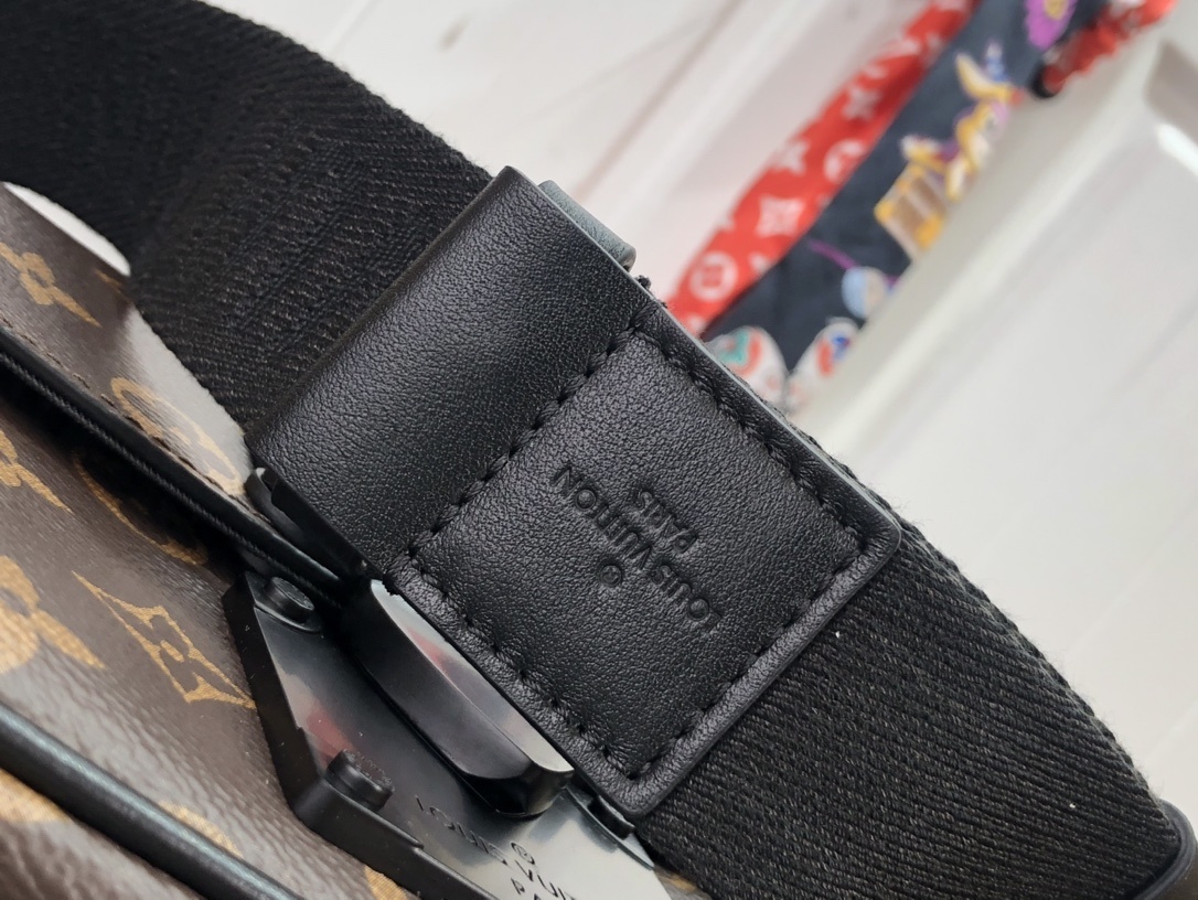 LV S LOCK SLING BAG M45807 