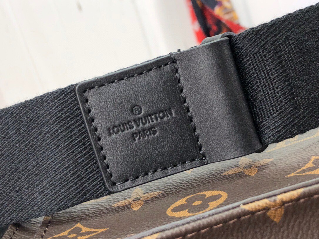 LV S LOCK SLING M46245
