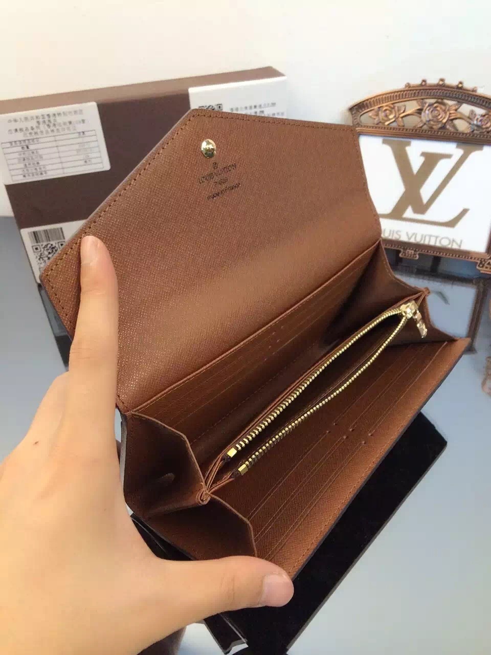 LV Sarah wallet 61182C