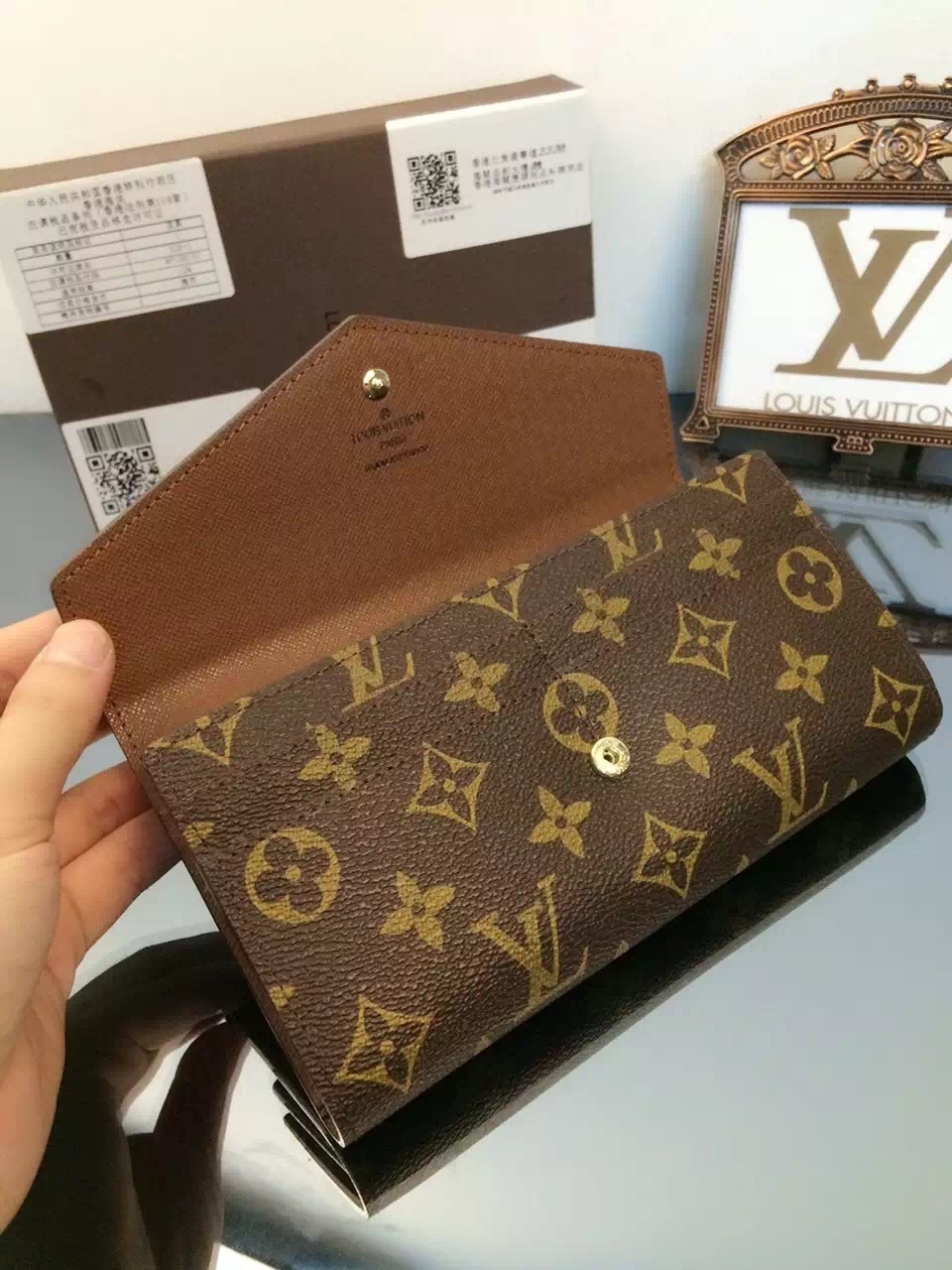 LV Sarah wallet 61182C