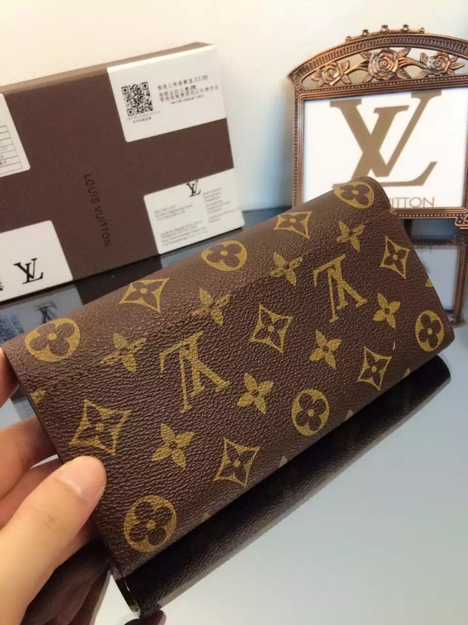 LV Sarah wallet 61182C